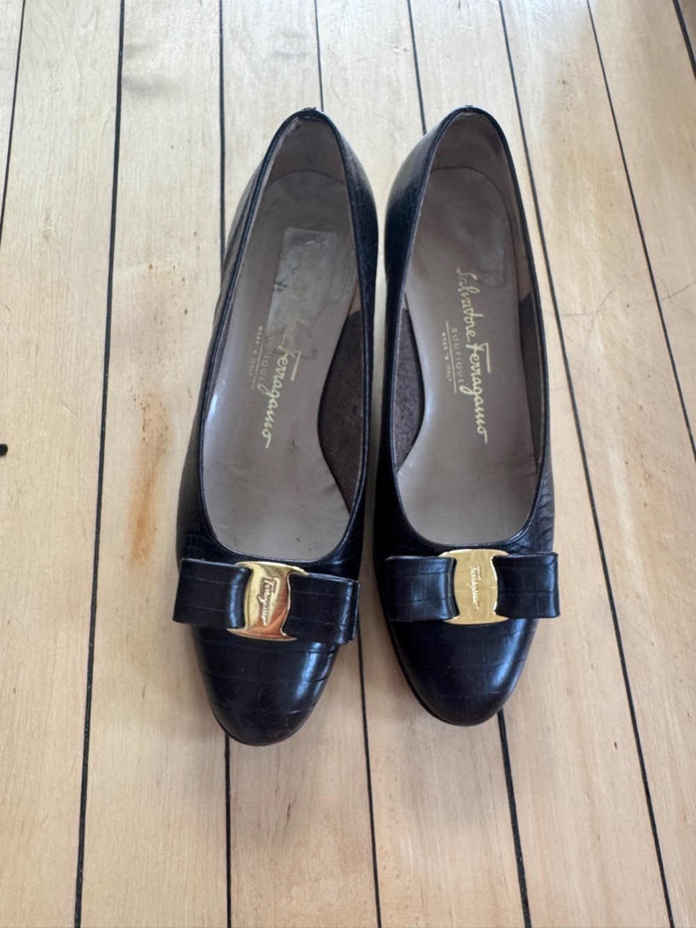 Salvatore Ferragamo Black Leather Vara Bow Flats with Gold Logo